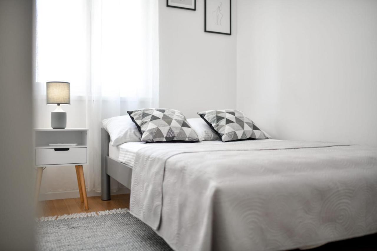 Apartment T&m *